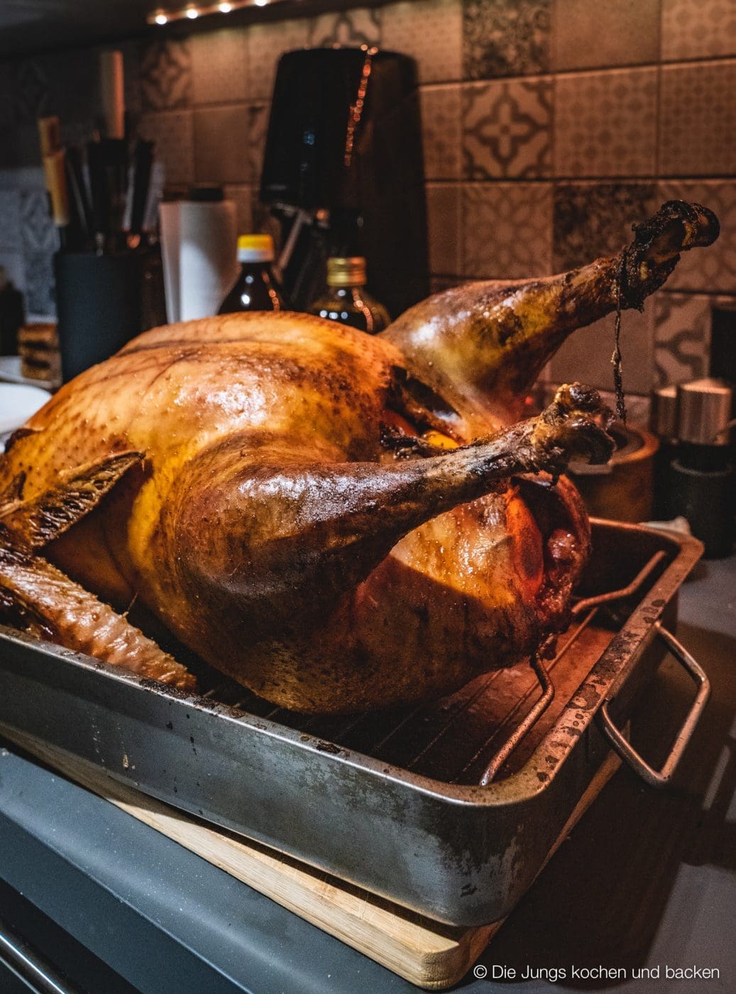 Jahresrückblick 2019 41 Weihnachtsdinner 2 | Zum mittlerweile dritten Mal in Folge lassen wir an Silvester für euch unser Jahr Revue passieren! Dabei merken wir immer wieder, wie viel man eigentlich schon wieder vergessen hat. Aber auch, wie unglaublich viel in einem Jahr passieren kann. In diesem Jahr hat Feed Me Up Before You Go-Go eingeladen und dem Ruf folgen wir mehr als gerne - also kommt hier der große Jahresrückblick, unsere #FOODBLOGBILANZ2019