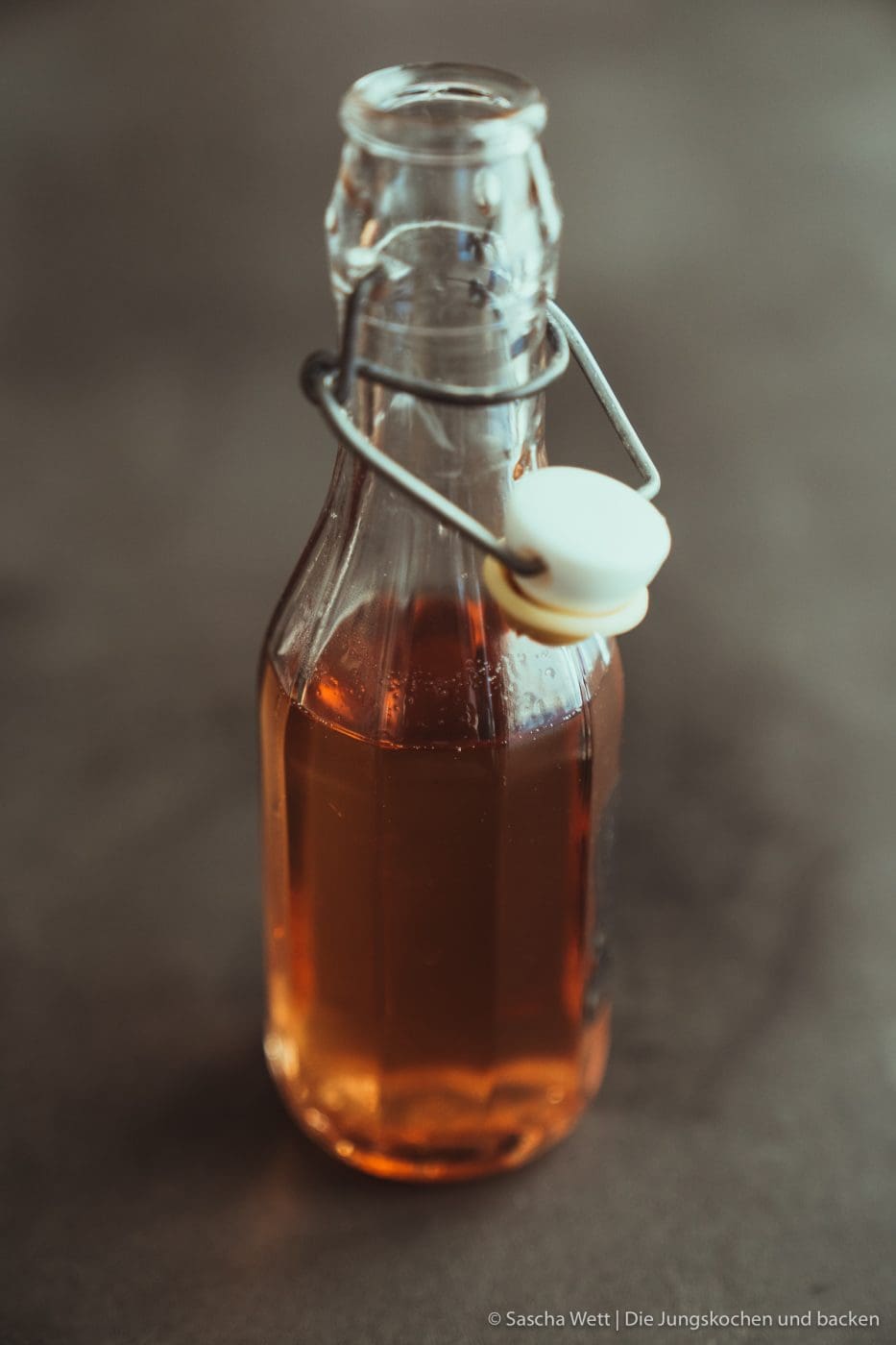 Winter Fashioned - Foodblogger Adventskalender 4 Winter Fashioned | Unsere winterliche Interpretation des Old Fashioned! Rauchiger Whisky, feiner Calvados und ein selbstgemachter Zimtsirup machen den Coktail zum absoluten Wintertraum - müsst ihr ausprobieren. #cocktail #advent #drink #rezepte