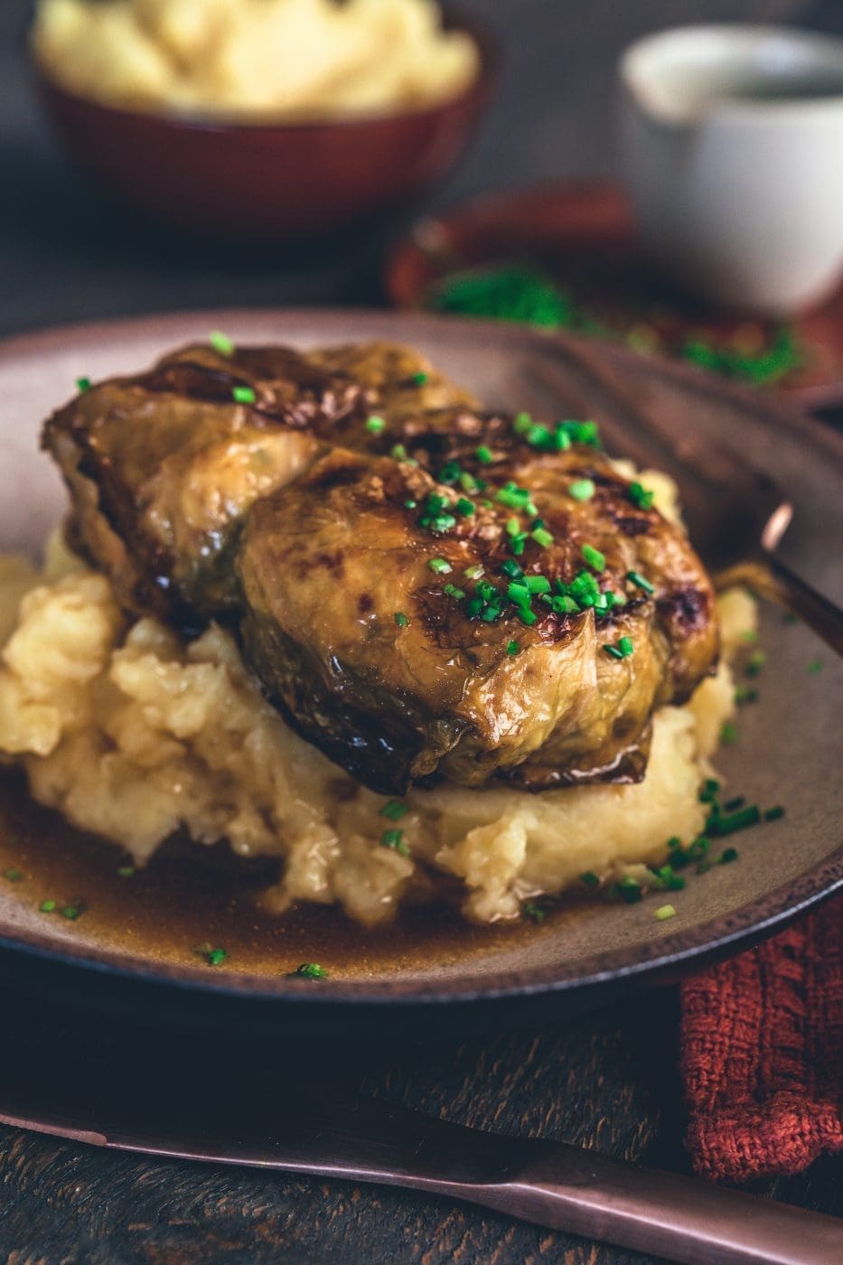 Rezept für eine wahnsinns Wirsingroualde vom Huhn . Eine leckere Kohroulade aus Wirsing und gefüllt mit Geflügelhackfleisch - perfekt bei fettärmerer Ernährung! #lowfat #hähnchen #soulfood #deftig #rezepte