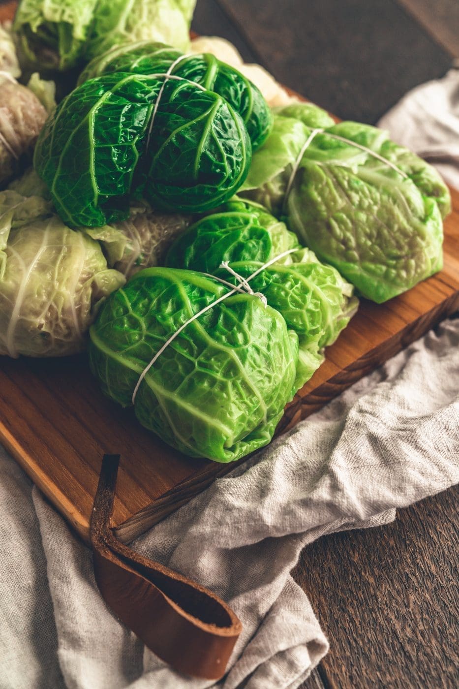 Rezept für eine wahnsinns Wirsingroualde vom Huhn . Eine leckere Kohroulade aus Wirsing und gefüllt mit Geflügelhackfleisch - perfekt bei fettärmerer Ernährung! #lowfat #hähnchen #soulfood #deftig #rezepte