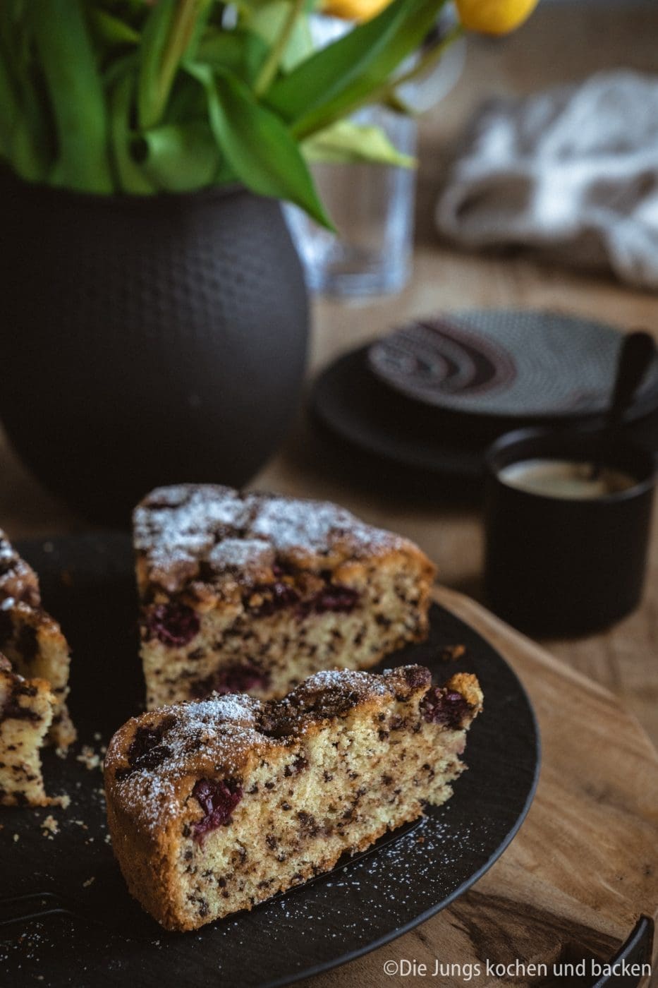Rezept für einen versenkten Kirschkuchen. Ein schnell und einfach zubereiteter Obstkuchen. Den es immer Sonntags , wenn alle spontan Lust auf Kuchen hatten! #backen #kirschkuchen #rezepte #einfacherezepte