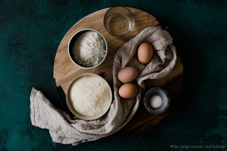 Grundrezepte – die Basics für deine Küche 7 Pasta Grundrezept 1 | Manche Rezepte braucht man immer wieder: die perfekte Sauce, ein verlässlicher Teig, ein cremiger Pudding. Wer die Basics beherrscht, kommt in der Küche überall hin.