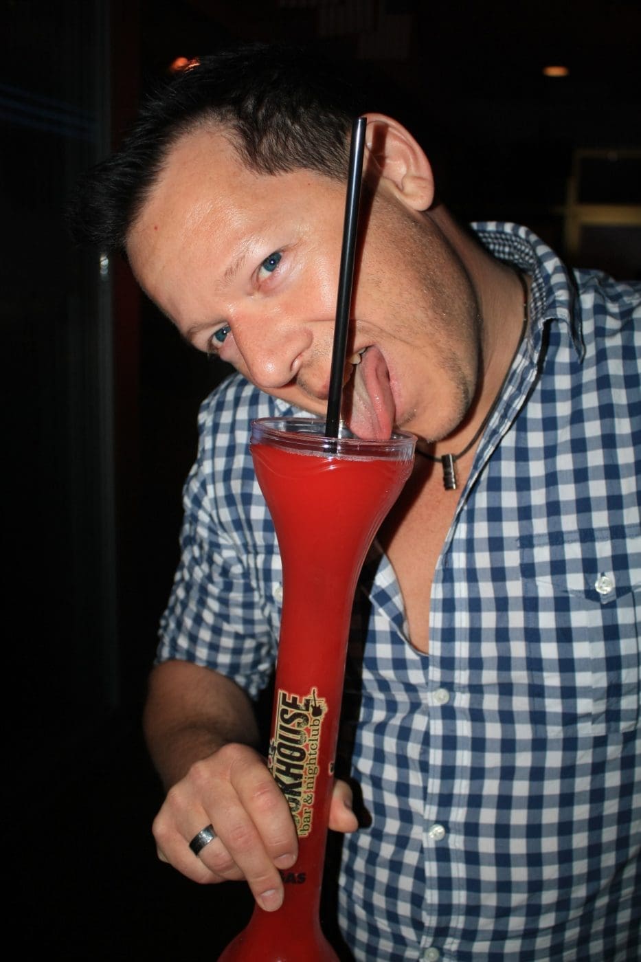 Frozen Old Fashioned 3 IMG 7070 | Heute melde ich mich nochmal nach kurzer Abstinenz zurück. Ich bin momentan beruflich so eingespannt, dass ich Sascha vorübergehend das Feld für unsere Rezeptposts überlassen habe. Aber heute musste ich mir mittags dann doch einmal frei nehmen und ich freue mich schon auf meinen ersten Frozen Old Fashioned, denn heute Abend bekommen wir Besuch.