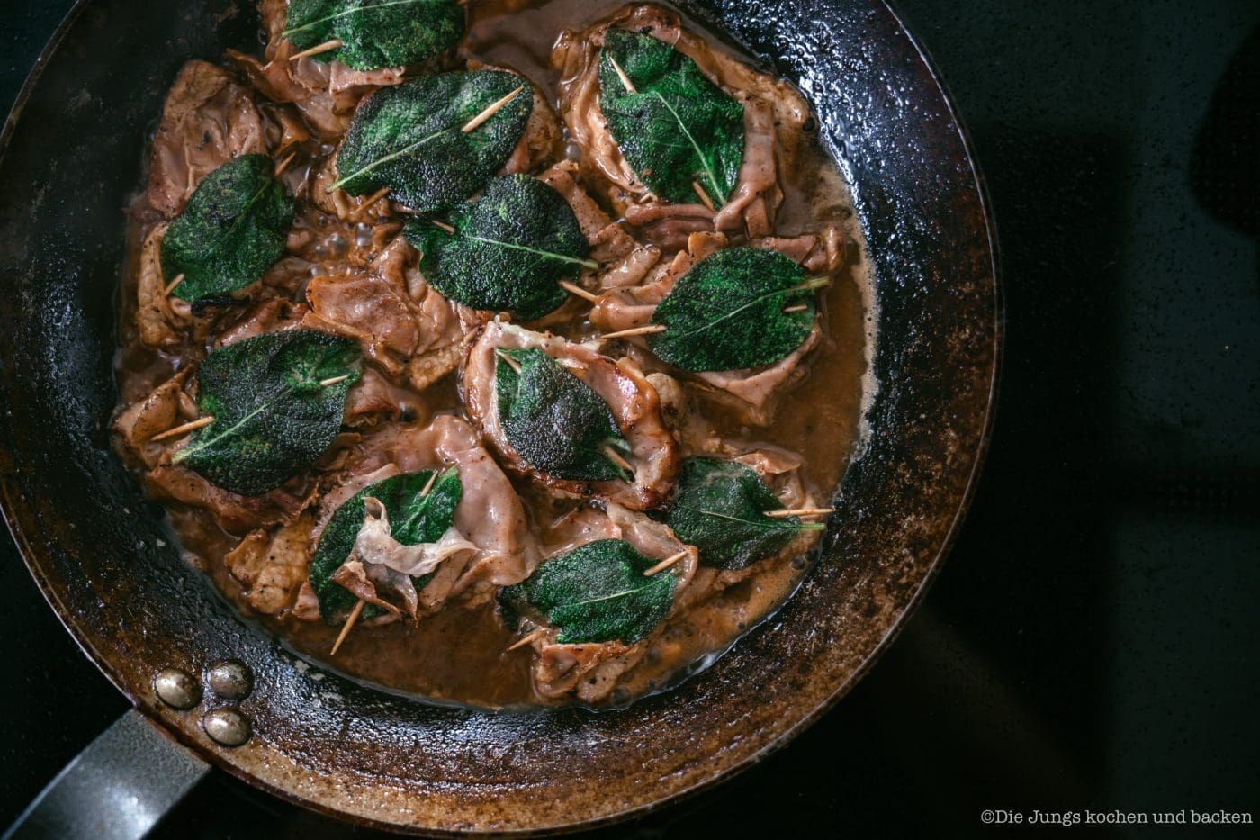 Saltimbocca alla Romana mit Butter-Weißwein-Sauce