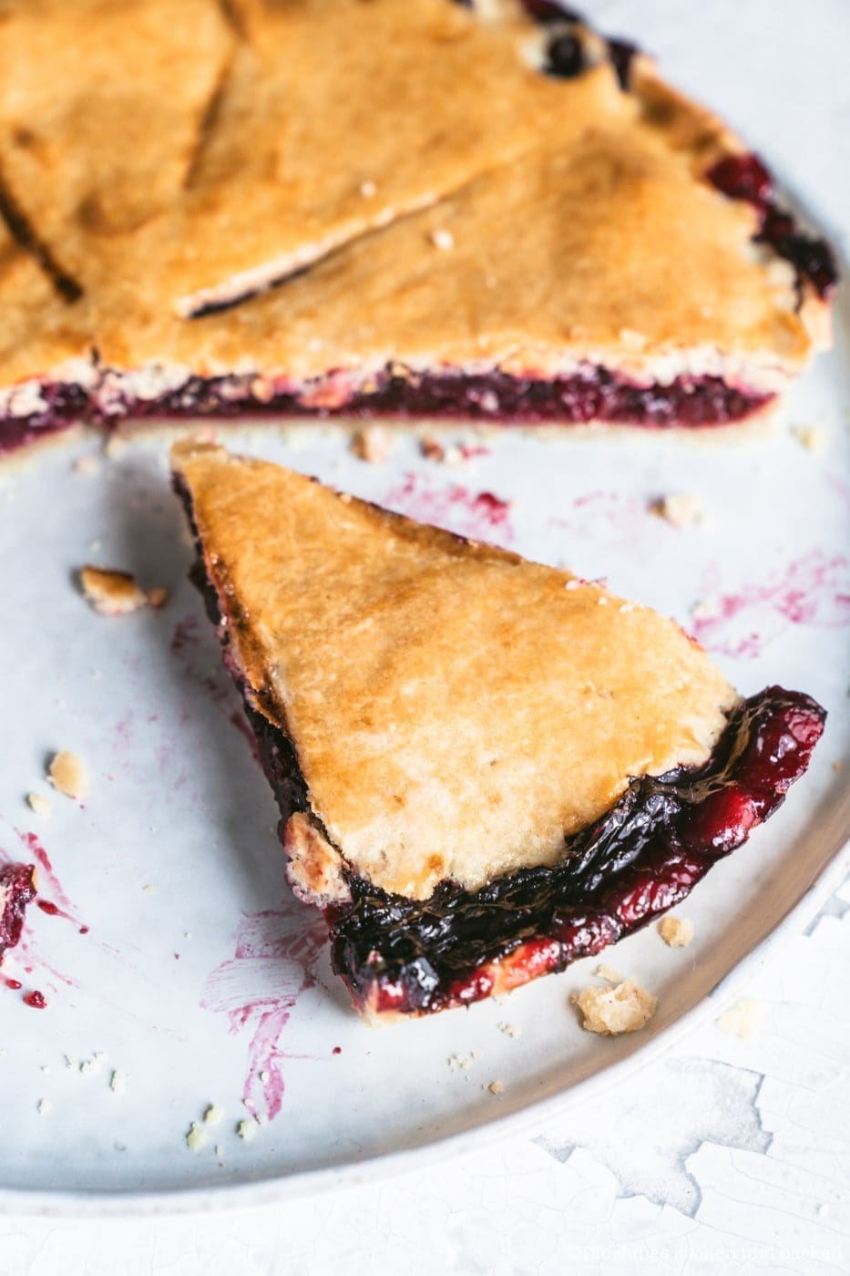 Rezept für einen grandiosen Cherry Pie. Unsere Idee von Tante Mathildas berühmten Kirschkuchen und er ist so einfach zu backen! #rezepte #einfacherezepte #rezeptefürjedentag #foodblogger #schnellerezepte