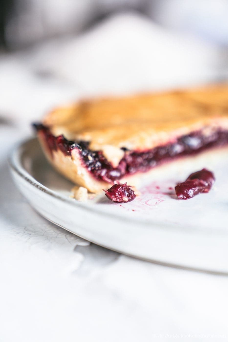 Rezept für einen grandiosen Cherry Pie. Unsere Idee von Tante Mathildas berühmten Kirschkuchen und er ist so einfach zu backen! #rezepte #einfacherezepte #rezeptefürjedentag #foodblogger #schnellerezepte