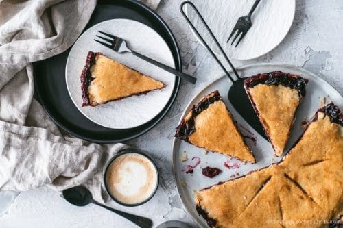 Cherry Pie - Tanta Mathildas Kirschkuchen 5 Rezept für einen grandiosen Cherry Pie. Unsere Idee von Tante Mathildas berühmten Kirschkuchen und er ist so einfach zu backen! #rezepte #einfacherezepte #rezeptefürjedentag #foodblogger #schnellerezepte