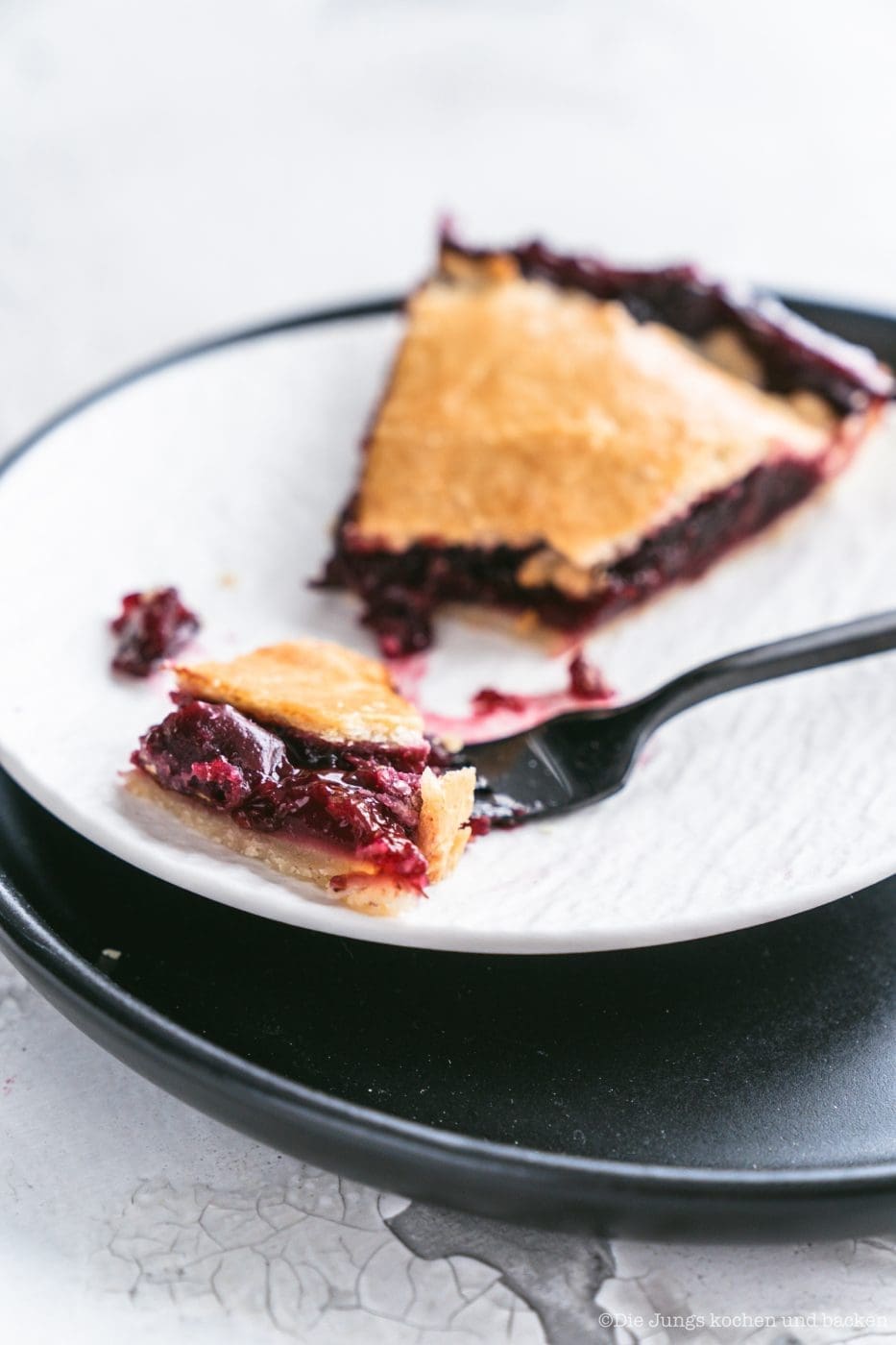 Rezept für einen grandiosen Cherry Pie. Unsere Idee von Tante Mathildas berühmten Kirschkuchen und er ist so einfach zu backen! #rezepte #einfacherezepte #rezeptefürjedentag #foodblogger #schnellerezepte