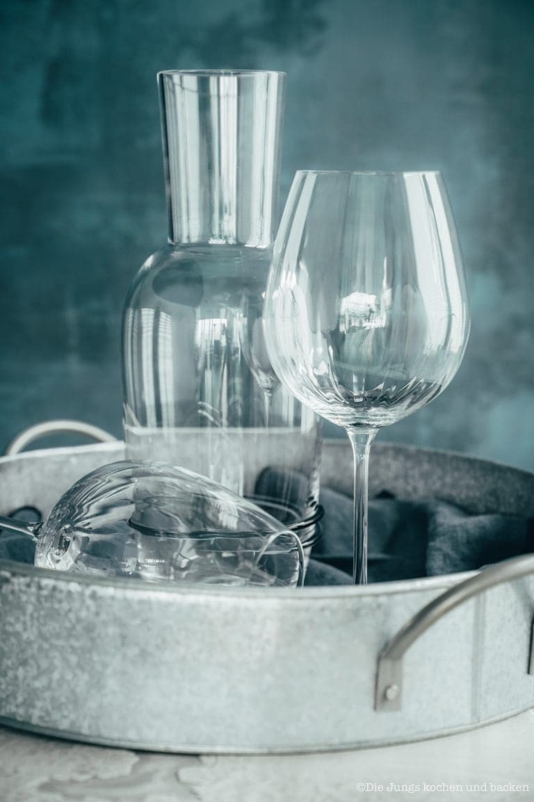 Sangria Del Mar oder "Sommer im Glas" 2 Sangria Del Mar ist unser Drink für sonnige Stunden auf dem Balkon. Dieser Drink befördert euch direkt in den Urlaub! #mixology #rezepte #einfacherezepte #rezeptefürjedentag #foodblogger #schnellerezepte