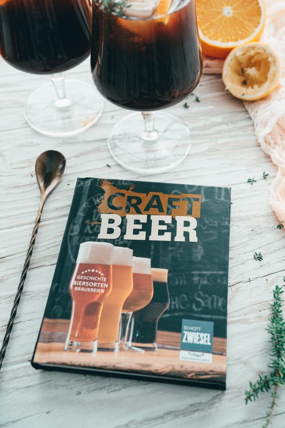 Rezept für einen sagenhaft fruchtigen Biercocktail. Das herb karamellige Imperial Stout und die frische Grapefruit und Orange bieten eine wunderbare Alternative zu Radler & Co.