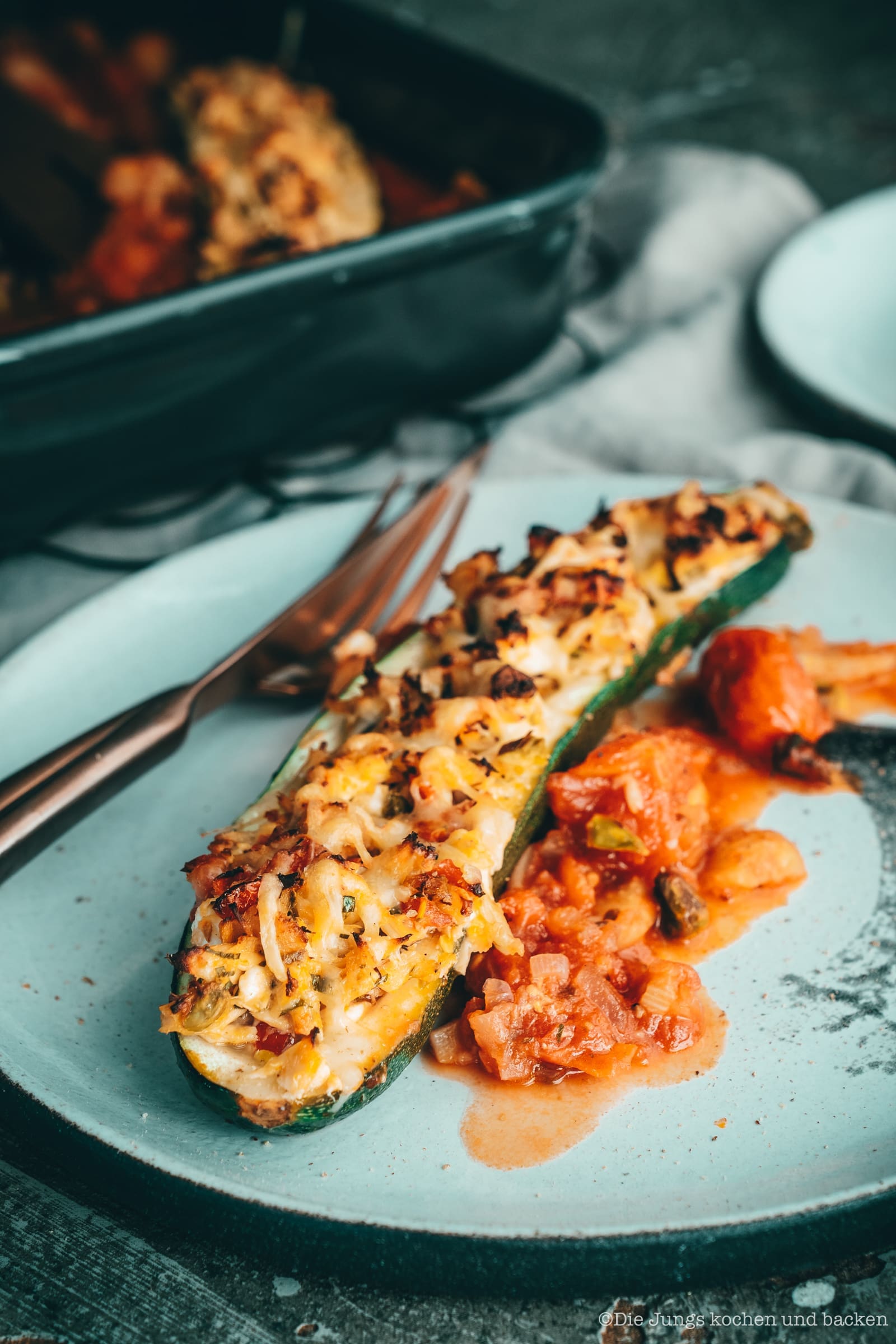 Gefüllte Zucchini mit Thunfisch und Feta aus dem Ofen