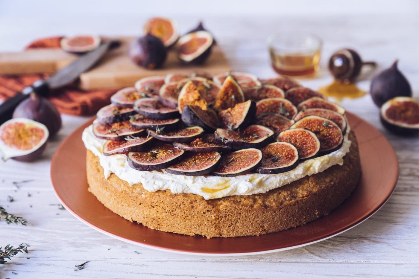 Last-Minute-Rezept füt eine saftige Walnusstorte mit Feigen & Honig. Der perfekte Comfort-Food Kuchen für regnerische, gemütlich Tage!