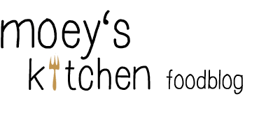 moeyskitchen header 2 | Der "Blogger Battle" des Taste France Magazins geht in Runde 2! Nachdem wir uns gestern mit einer Hauptzutat aus dem Meer beschäftigt haben, steht das Rezept heute unter dem Motto "Auf dem Land". Dafür haben wir feinstes Tafelspitz, leckere Baguette-Salami und Birnen aus Frankreich zur Verfügung und ein Rotwein von der Loire ist die perfekte Begleitung. Wir lieben vietnamesische Baguettes, Bánh Mì, das französische und vietnamesische Zutaten kombiniert. Seinen Ursprung hat das Sandwich in der Kolonialzeit, in der die Franzosen das Baguette nach Vietnam einführten, wo es zur beliebtesten Brotform wurde.