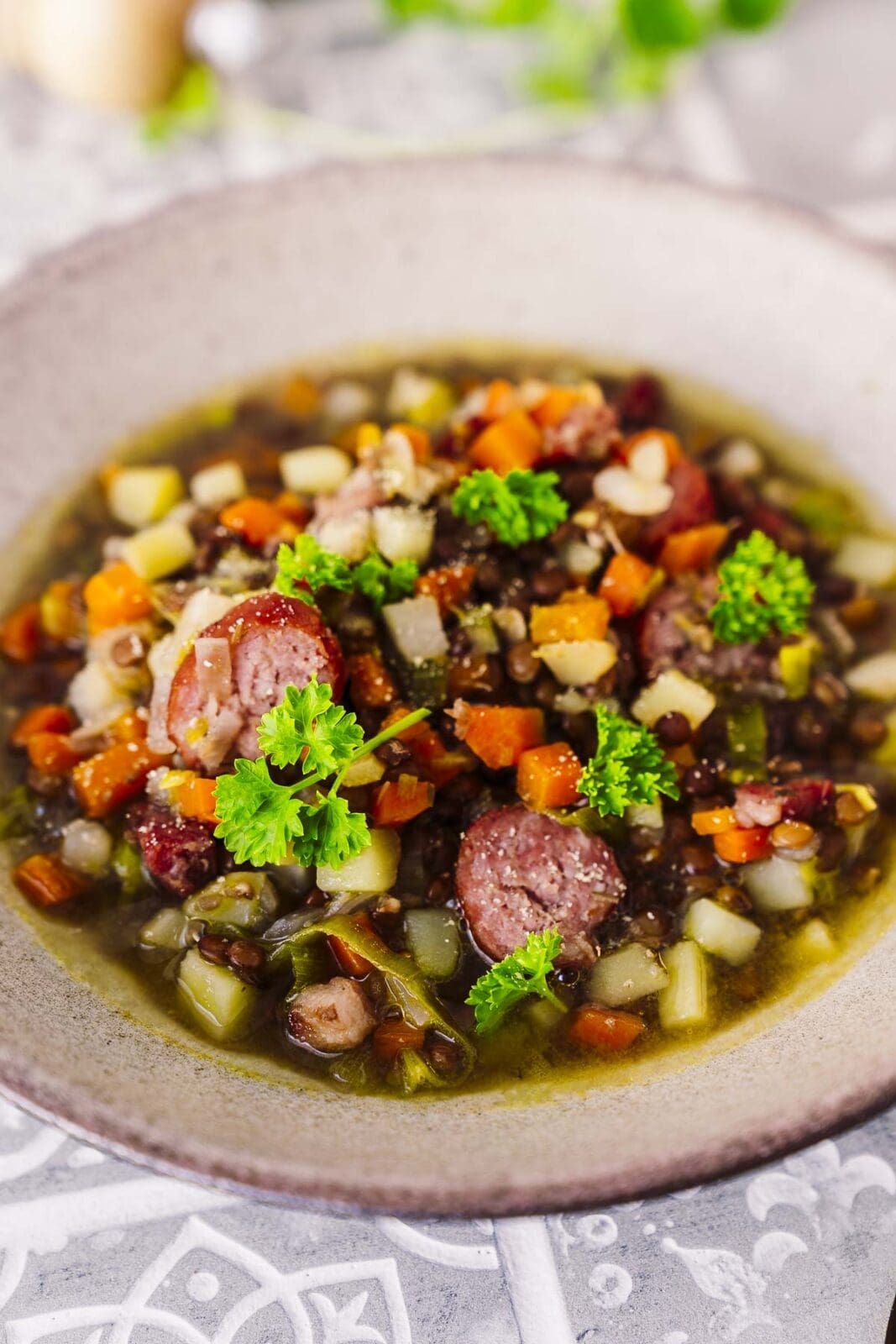 Herzhafte Linsensuppe nach Oma Lore – sämig gekocht, kräftig abgeschmeckt und voller Erinnerungen