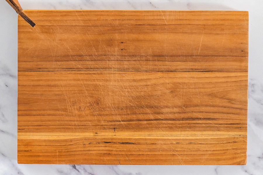 ezgif.com gif maker 2 | Seid ihr "Team Dessert" oder "Team Käseplatte"? Bei uns sind da die Rollen klar verteilt und letztlich muss sich das ja auch bei einem Menü gar nicht ausschließen. Man kann die beiden Aspekte sogar verbinden - Ziegenkäse ist das Zauberwort. Wir beide sind große Fans davon und vor allem ich stehe total auf Ziegenkäse, da er einfach perfekt mit süßlichen Aromen harmoniert. Also haben wir nicht nur einen Traum von Käseplatte mit&nbsp;genialem Ziegenkäse aus Frankreich gezaubert, sondern auch noch geröstete Rotweintrauben und easy-peasy Knäckebrot gemacht!&nbsp;