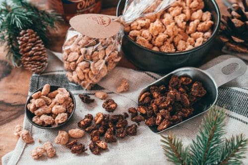 Gebrannte Erdnüsse in 3 Varianten - Weihnachtsmarkt für zu Hause! 3 Rezept für 3 spannende Varianten gebrannte Erdnüsse. So holt ihr euch den Weihnachtsmarkt nach Hause oder habt das perfekte Geschenk aus der Küche!