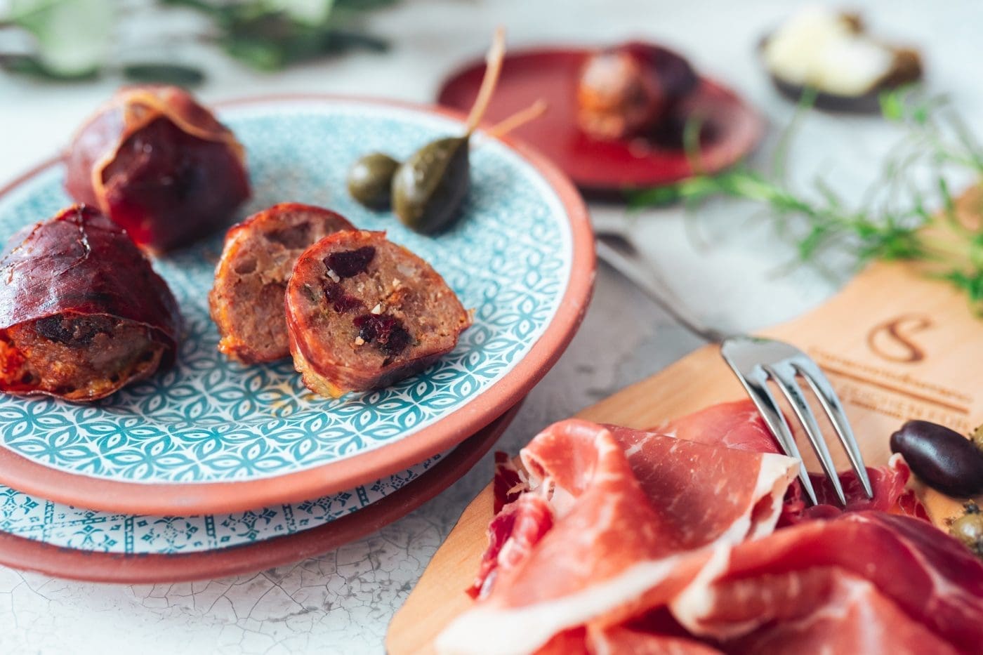 Bratwurst-Bällchen mit Serranoschinken 2 Rezept für Bratwurst-Bällchen mit Serranoschinken. Ein einfaches und schnelles Rezept für eine tolle Tapastafel.