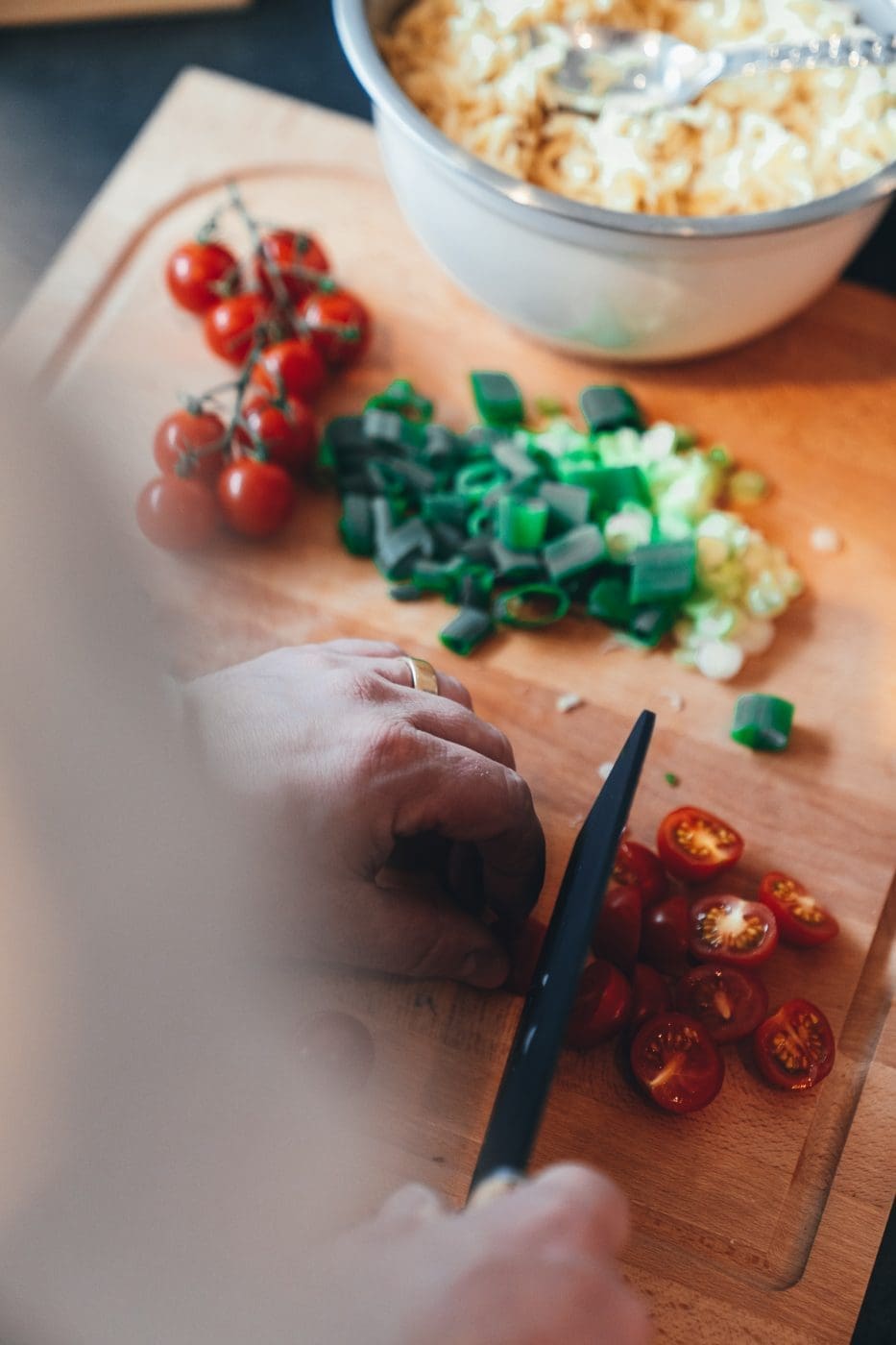 Griechisch inspirierter Feta-Nudelauflauf aus dem Ofen. Einfaches Auflauf-Rezept mit Nudeln, Gemüse und Feta für Familie und Gäste.
