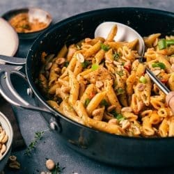Cajun Penaut Pasta ueltje 13 | Es gibt kaum etwas, das so zuverlässig glücklich macht wie ein Teller Pasta – oder ein cremiges Risotto. Kein Wunder, dass diese Gerichte bei uns ständig auf dem Tisch stehen.