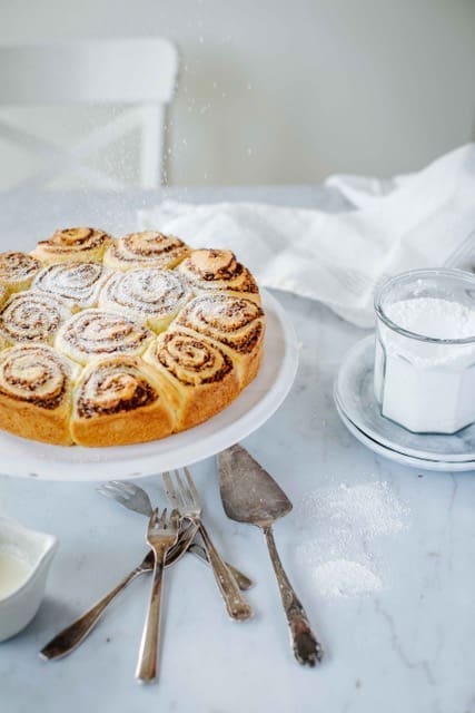 IMG 2943 | Schneckenkuchen ist in meiner Familie immer ein Highlight! Keine Sorge, das ist etwas Süßes und hat mit Schnecken nur bedingt was zu tun. Diesen Kuchen gab es immer bei meiner Oma und dafür hab ich so manche Torte definitiv stehen lassen. So saftig, nussig und dazu ein echter Hingucker. Dieses leckere Familienrezept haben wir Lisa von Liz&Friends geschickt, damit sie ihre Version unseres Schneckenkuchens backen kann - also nehmen wir euch mit zur Schneckenkuchen-Challenge!