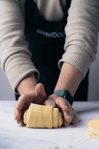 Milchbrot - Mit Thangzong für das besondere Etwas! 8 Milchbrot Kenwood 15 | Bei mir geht eigentlich kein üppiges Frühstück ohne Milchbrot bzw. -brötchen. In meiner Heimat bekommt man sie in der Regel als Einback und seit Kindertagen liebe ich sie über alles. Nach gefühlten Ewigkeiten haben wir endlich auch ein Rezept dafür und das Besondere ist der typische Vorteig, genannt Thangzong. Da er bei einer speziellen Temperatur zubereitet werden muss, klingt es erstmal etwas abschreckend - mit der Kenwood Cooking Chef XL aber gar kein Problem!