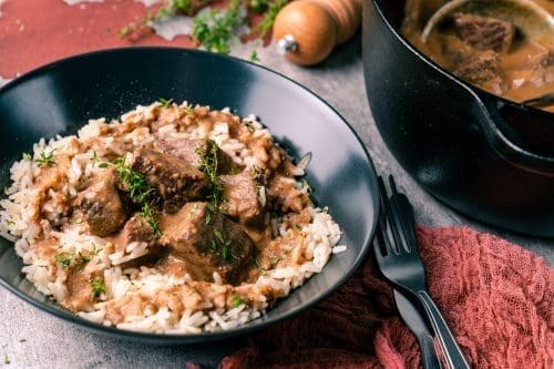 Rezept für Sauerbratengulasch vom Eifelrind. Die besten Soulfood-Gerichte aus der Kindheit in einem vereint. Gulasch und Sauerbarten. Einfach perfekt.