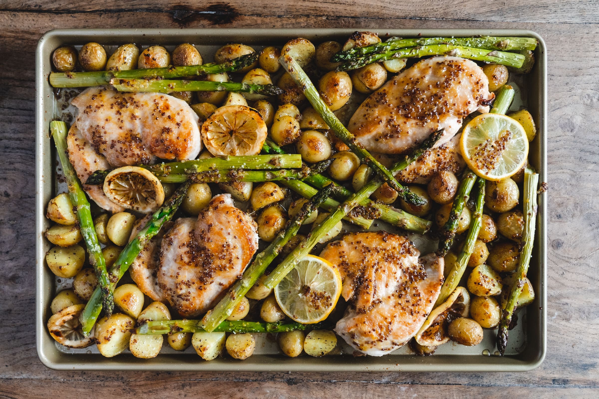 Honig Senf Haehnchen Zwiesel 1 2 | Unser liebstes Blech-Hähnchen: saftig, süßwürzig und in 30 Minuten auf dem Tisch