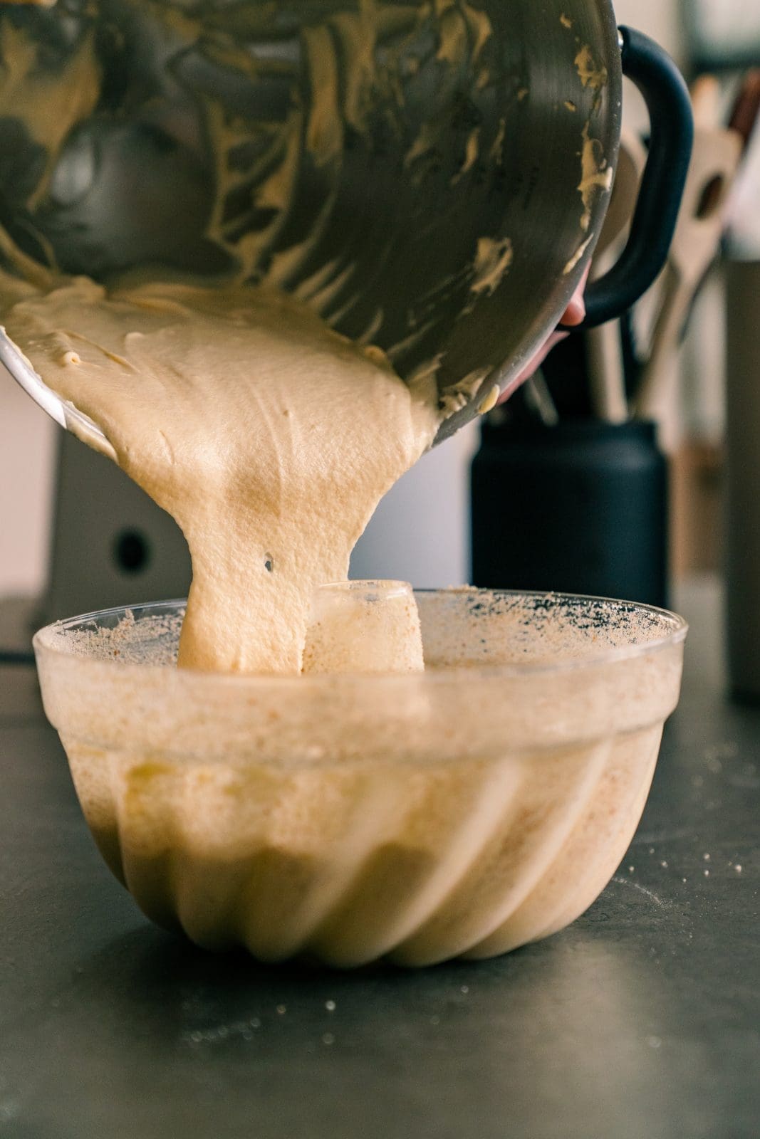 Rezept für einen Sandkuchen. Simpel. Saftig. Schnell. Definitiv der saftigste Sandkuchen, den man sich vorstellen kann. Einfach perfekt, daher ein Muss zum Nachbacken.