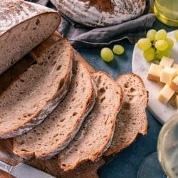 Kartoffel Winzerbrot 35 | Frisch gebackenes Brot, das noch warm aus dem Ofen kommt – dagegen kommt kein Supermarktbrot an. Mit etwas Übung ist es leichter, als du denkst.