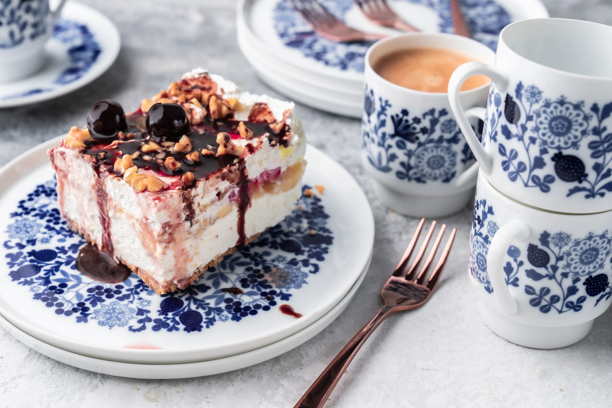 Rezept für No Bake Banana Split Dessert | Unser Sommer-Dessert Nr. 1. Vom amerikanischen Original inspiriert. Fruchtig, Schokolade und cremig.