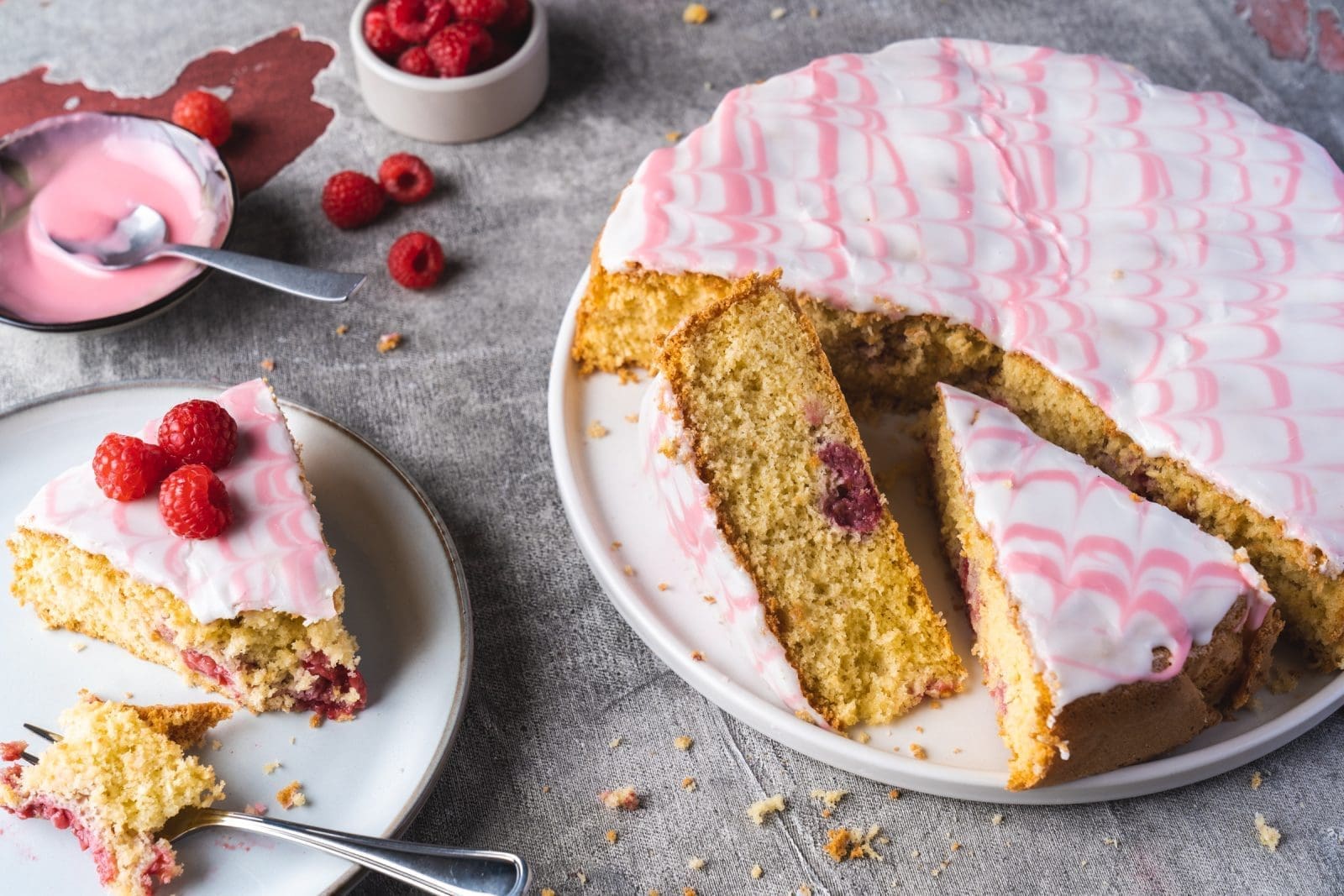 Luftiger Himbeerkuchen - Schmeckt nach Sommer! 2 Rezept für einen luftigen Himbeerkuchen, der sowas von nach Sommer schmeckt. Easy zubereitet und auf jeden Fall ein Kuchen für euer persönliches Rezeptbuch.