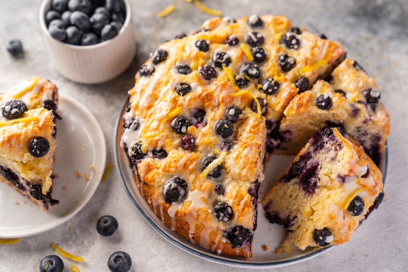 Unser schnellster Blaubeerkuchen. Den liebt einfach jeder! 9 Rezept für unseren schnellsten Blaubeerkuchen. In 17 Minuten ist der Teig fertig, die Blaubeeren verteilt und die Form im Ofen. Schneller und einfacher geht nicht.