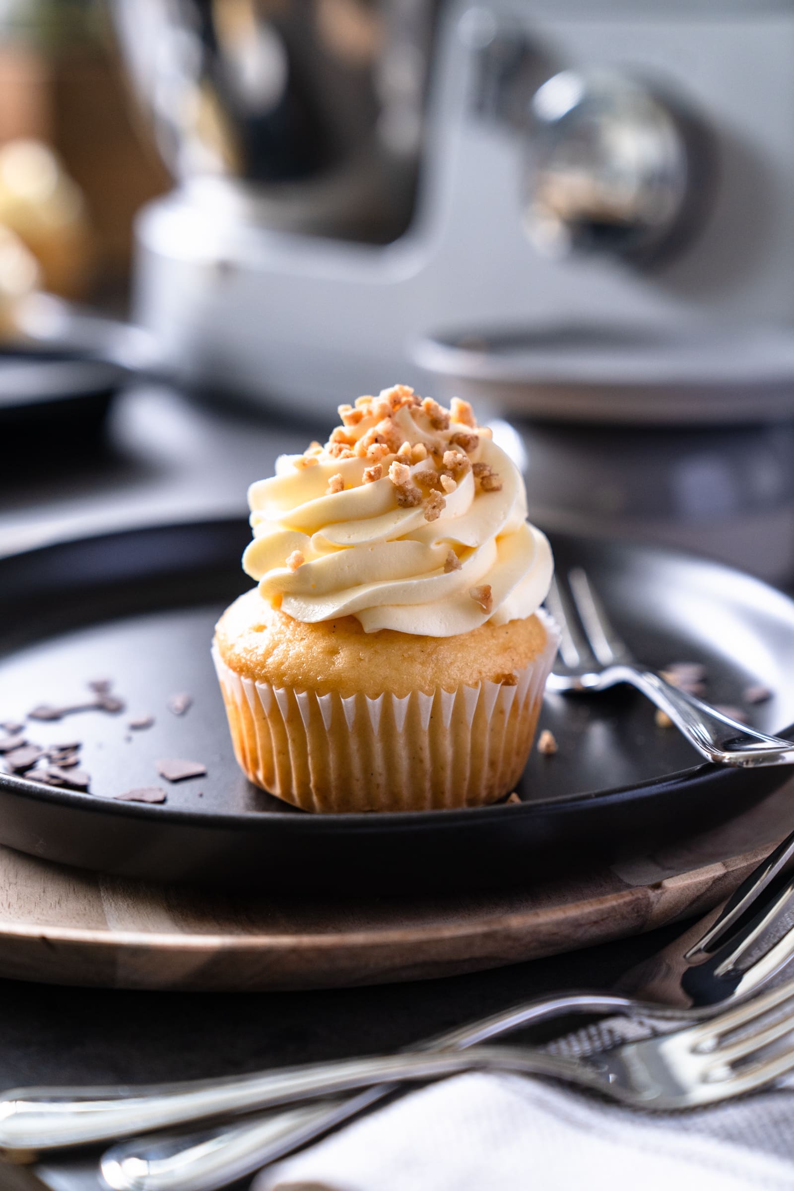 Lernt drei Arten von Buttercremes kennen und erfahrt, wie Ihr sie alle einfach selbst zubereiten könnt! Französische, Swiss Meringue und Deutsche Buttercreme!