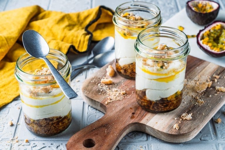 Passionsfrucht tiramisu EDEKA 6 | Ob für Gäste oder einfach so: Dessert im Glas ist die entspannteste Art, etwas Süßes zu servieren. Schön anzusehen, gut vorzubereiten und ganz ohne Anschneiden.