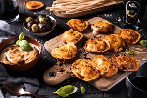 Ravioli Chips mit Balsamico-Mayo_MAZZETTI