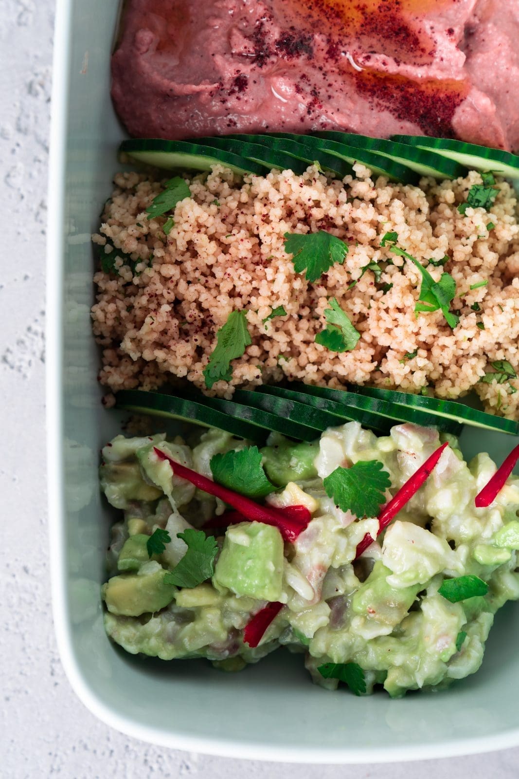 Rezept für ein Cevice mit Couscous und Rote Beete Humus. Perfekt auch zum Mitnehmen - Meal Prep lässt grüßen! Inklusive Tipp für nachhaltige Aufbewahrung.