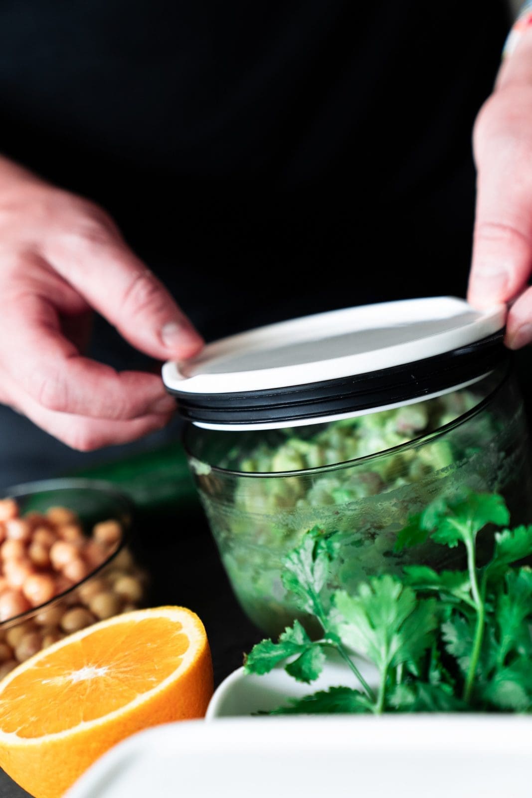 Rezept für ein Cevice mit Couscous und Rote Beete Humus. Perfekt auch zum Mitnehmen - Meal Prep lässt grüßen! Inklusive Tipp für nachhaltige Aufbewahrung.