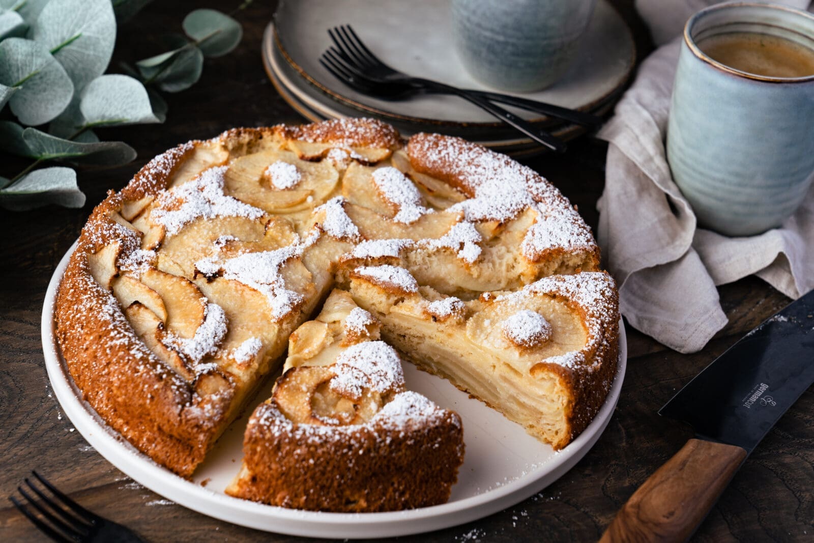 Unser luftiger Apfelkuchen - viel Geschmack, wenig Zucker 6 Unser Apfelkuchen kommt mit wenig Zucker aus und bleibt trotzdem herrlich saftig. Einfaches Rezept für die ganze Familie.