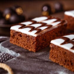 Gewuerzkuchen 2025 5 | Wenn’s draußen kalt wird, kommt unser saftiger Gewürzkuchen vom Blech genau richtig! Ein schneller Klassiker voller Wintergewürze – wie frisch vom Bäcker.