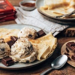 Eis selber machen – Eiscreme, Sorbet & Eisdesserts von A bis Z 5 Rezept für Vanilleeiscreme mit Ritter Sport "Lebkuchen" für den perfekten Eisgenuss im Herbst und im Winter. Auch ohne Eismaschine machbar!