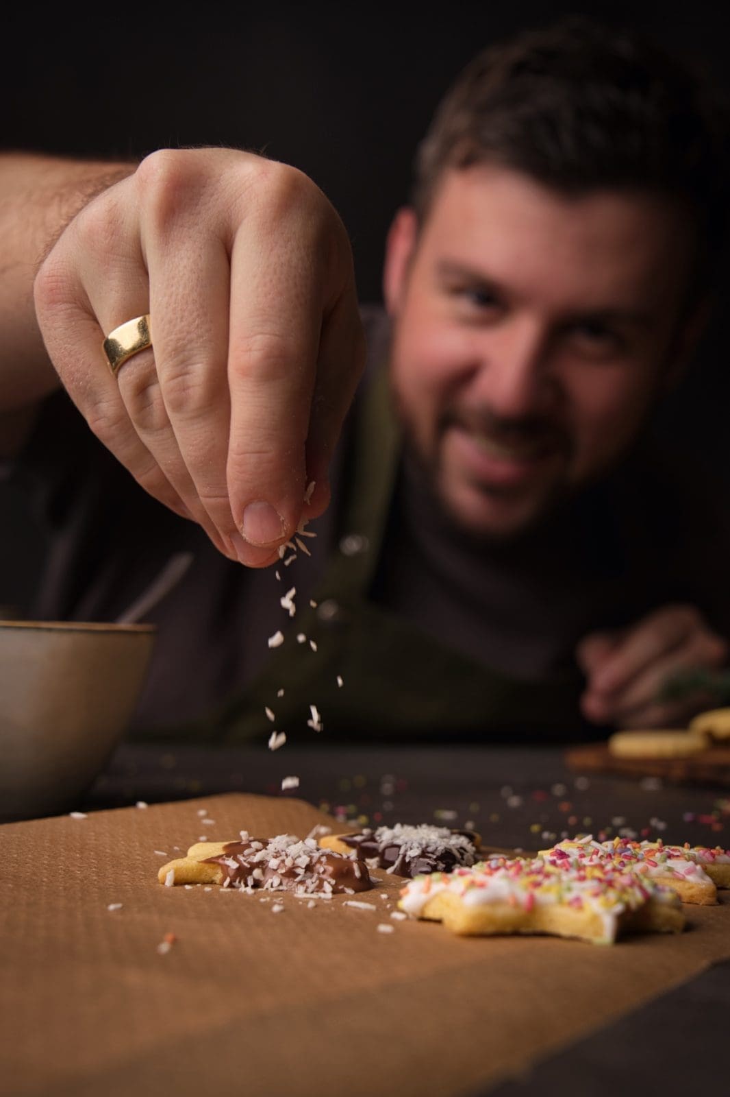 Oma Lores Ausstechplätzchen zu Weihnachten 8 Oma Lores Ausstechplätzchen. Omas Plätzchenklassiker zu Weihnachten ist immer noch einer der Besten. Und vor allem schnell und easy nochmal nachgebacken.