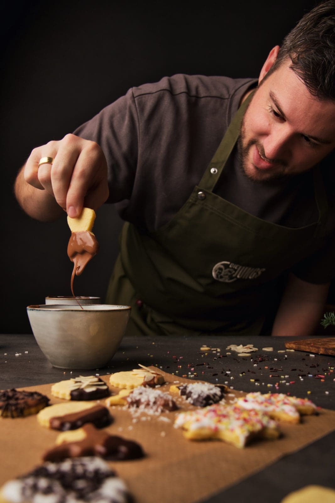 Oma Lores Ausstechplätzchen zu Weihnachten 9 Oma Lores Ausstechplätzchen. Omas Plätzchenklassiker zu Weihnachten ist immer noch einer der Besten. Und vor allem schnell und easy nochmal nachgebacken.