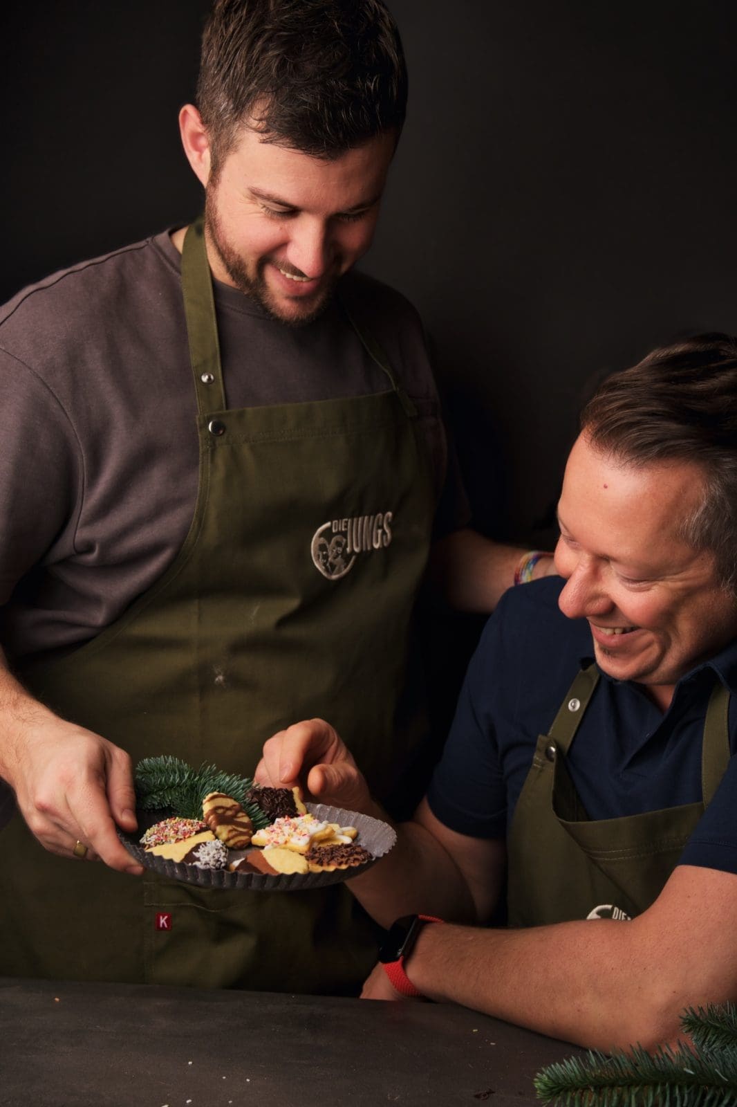 Oma Lores Ausstechplätzchen zu Weihnachten 11 Oma Lores Ausstechplätzchen. Omas Plätzchenklassiker zu Weihnachten ist immer noch einer der Besten. Und vor allem schnell und easy nochmal nachgebacken.