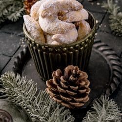 Plätzchenklassiker Vanillekipferl – hell gebacken und aromatisch