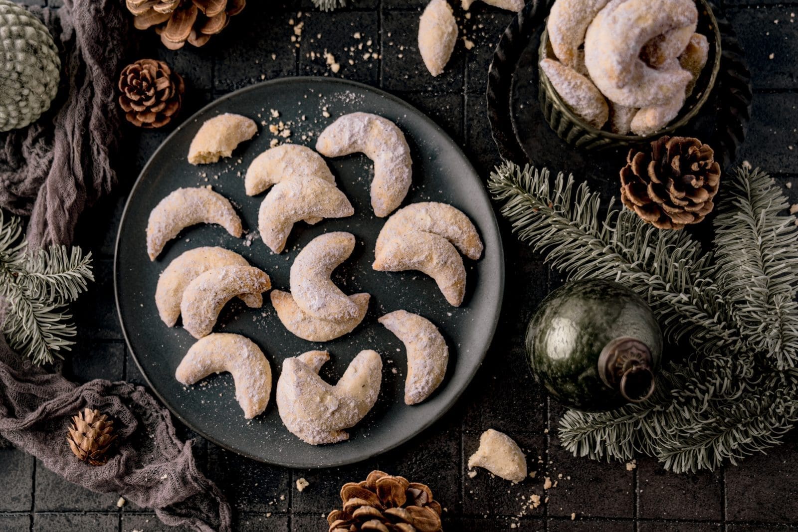 Leckere Vanillekipferl auf einem Teller