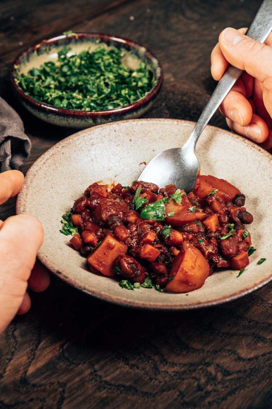 Rezept für Kartoffel-Bohnenragout zum Veganuary. Soulfood für die kalten Tage. Ein veganes Schmorgericht, perfekt auch vorgekocht als Mealprep.