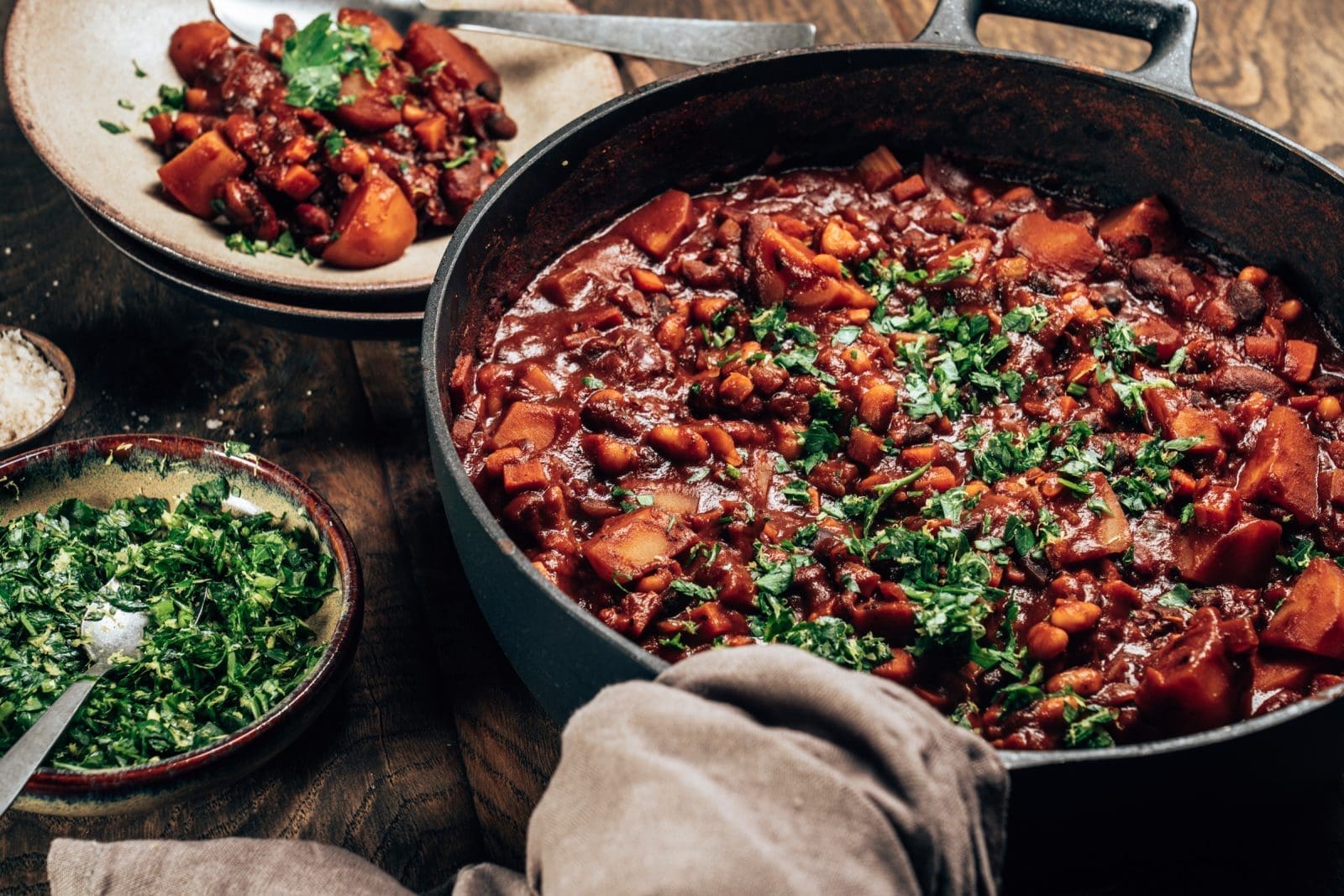 Rezept für Kartoffel-Bohnenragout zum Veganuary. Soulfood für die kalten Tage. Ein veganes Schmorgericht, perfekt auch vorgekocht als Mealprep.