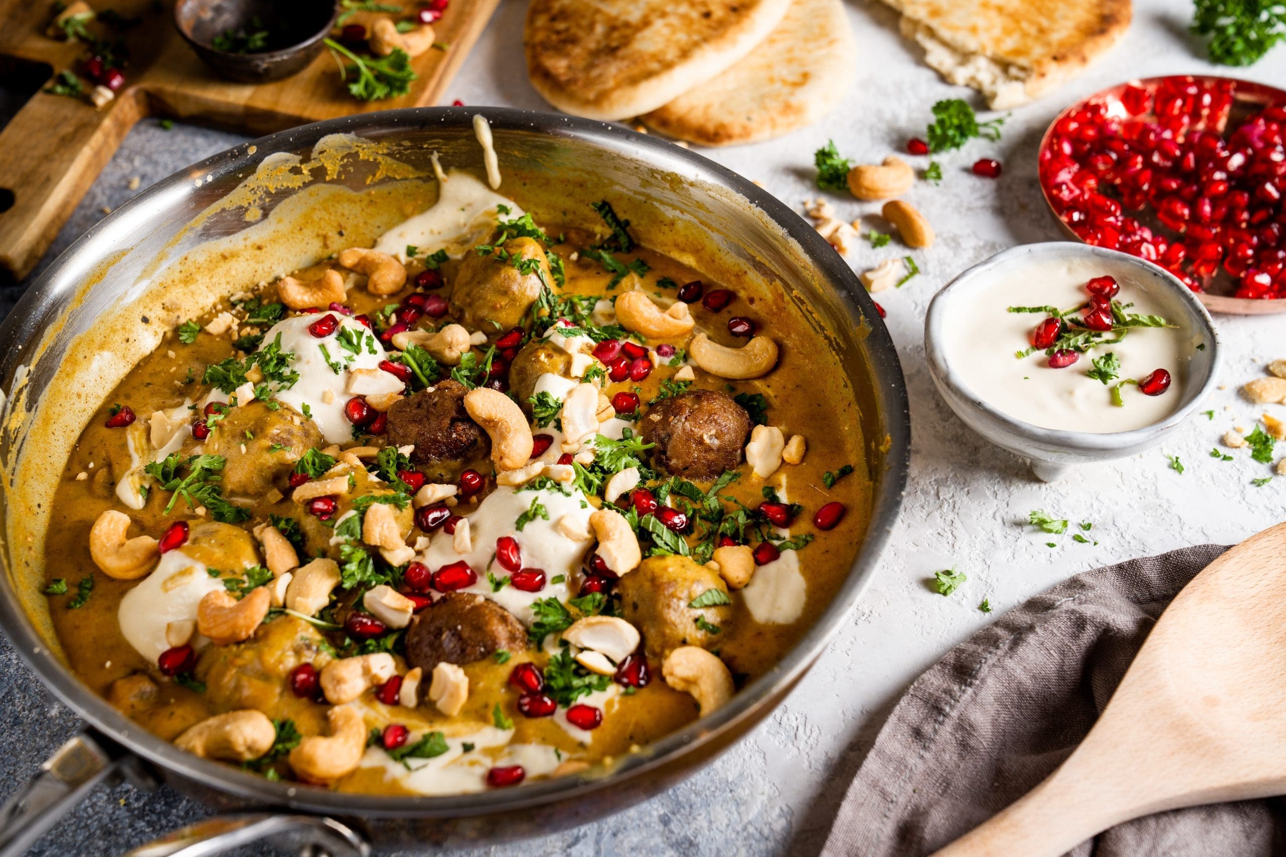 Rezept für orientalische Hackbällchen mit Cashews. Unser Wohlfühlgericht für die schnelle Mittagspause, aber auch als leckeres Dinner.