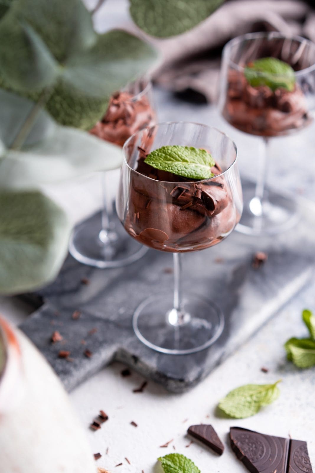 Diese Kokos-Schokocreme als Dessert im Glas braucht nur 6 Zutaten und ist in 15 Minunten fix und fertig! Das müsst ihr einfach ausprobieren.