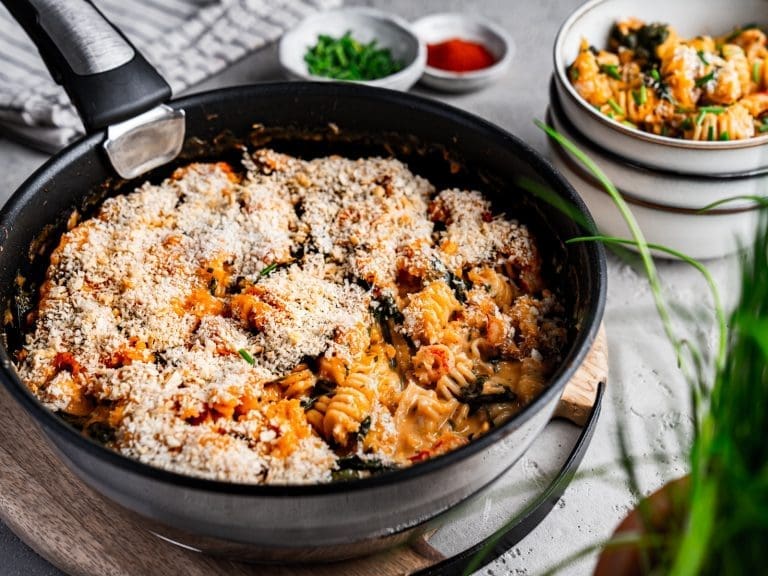 TEFAL Pasta mit Krabben und Spinat 07 | Es gibt kaum etwas, das so zuverlässig glücklich macht wie ein Teller Pasta – oder ein cremiges Risotto. Kein Wunder, dass diese Gerichte bei uns ständig auf dem Tisch stehen.
